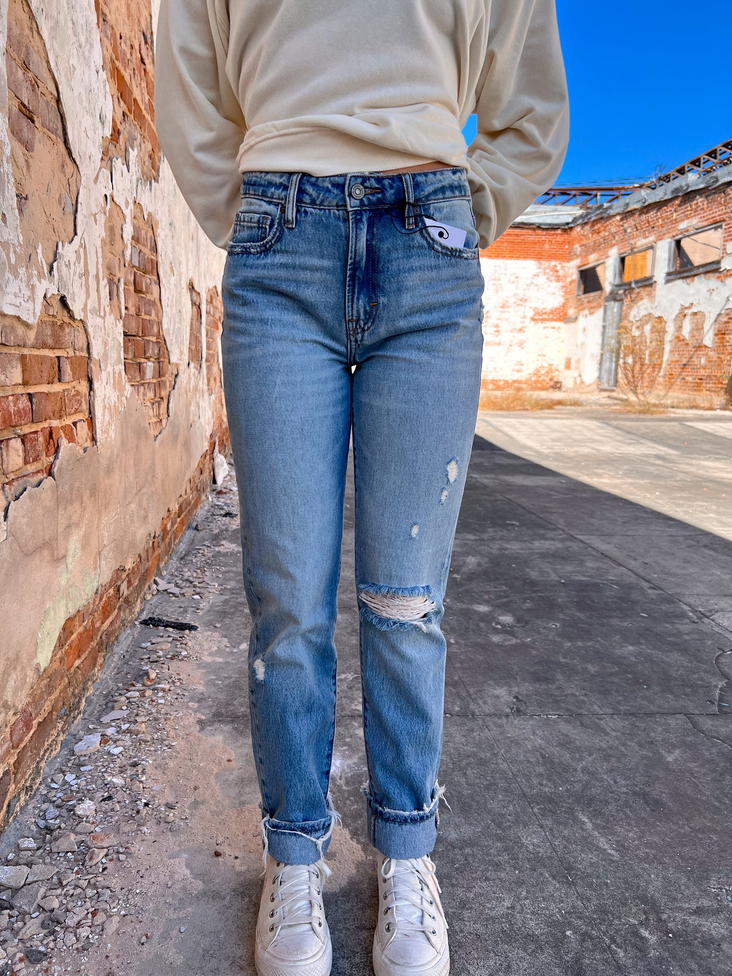 Tracey Medium Light Classic 31" Inseam Straight-Hidden Jeans-08/28/25,Bin b6,bottoms,CR 10/21/24,FD 11/19/24,OGP 74.99-The Twisted Chandelier