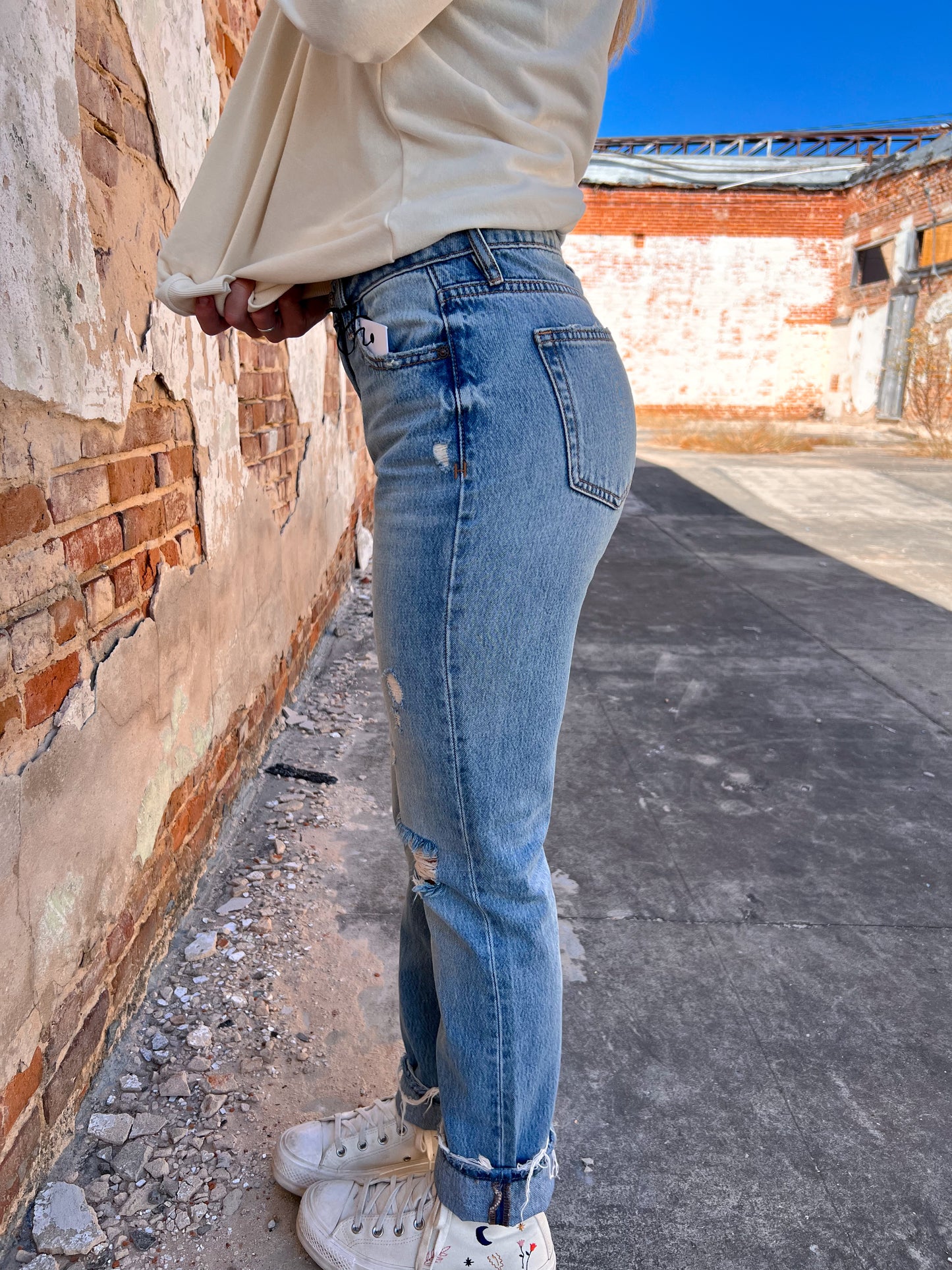 Tracey Medium Light Classic 31" Inseam Straight-Hidden Jeans-08/28/25,Bin b6,bottoms,CR 10/21/24,FD 11/19/24,OGP 74.99-The Twisted Chandelier