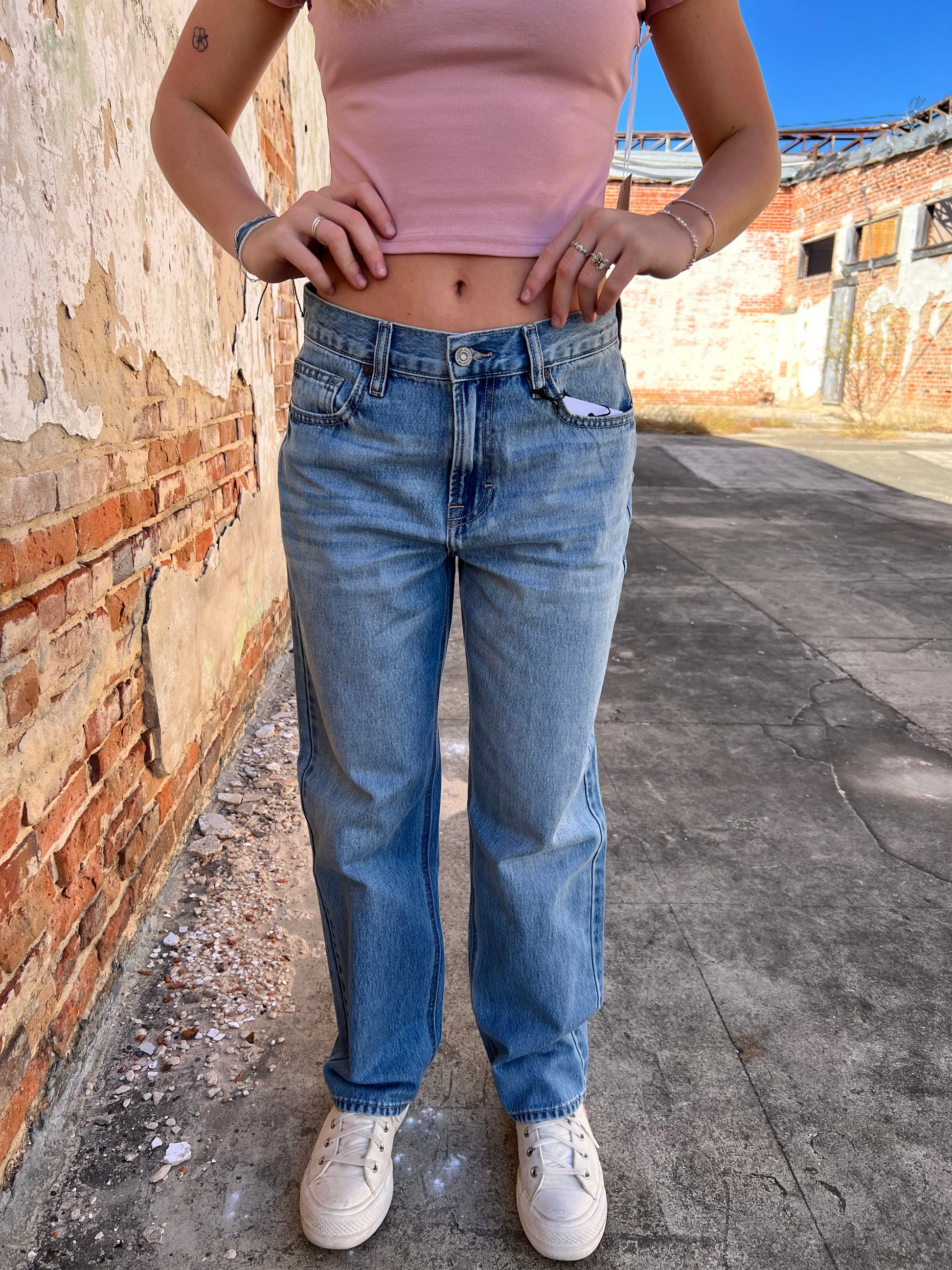 Bailey Medium Wash Classic Relaxed Boyfriend Jeans-Hidden Jeans-08/28/25,bottoms,CR 10/21/24,FD 10/22/24,OGP 74.95-The Twisted Chandelier